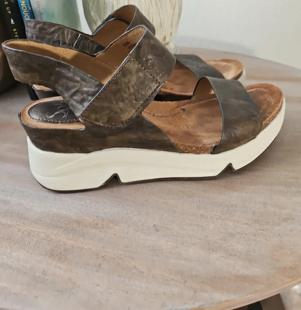 S8fft Womens Camo Leather Comfort Wedge Sandals